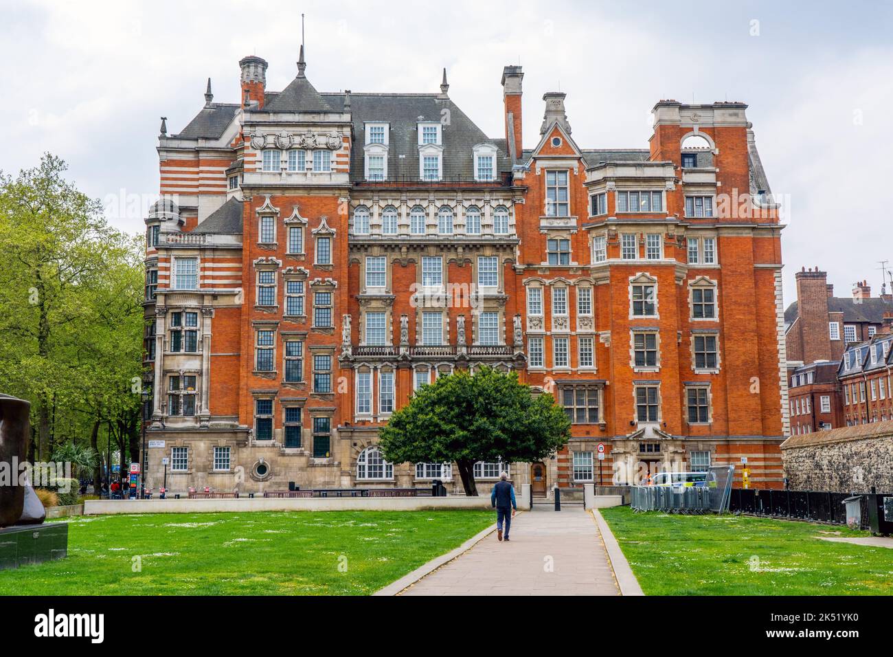 London, Großbritannien - 23.04.2022: Blick auf das typische Londoner Stadtbild. Hochwertige Fotos Stockfoto