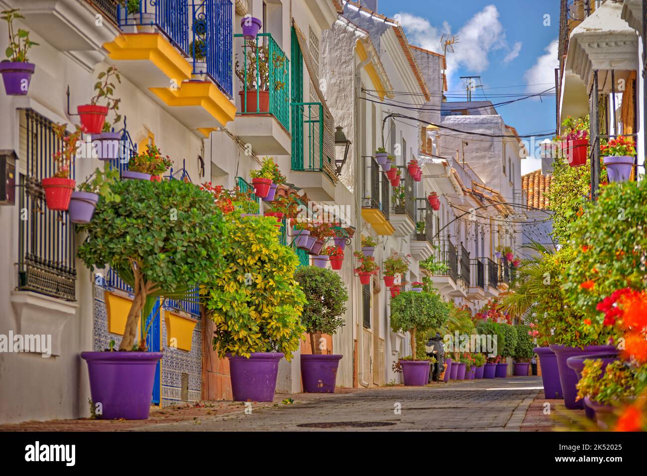 Die Altstadt von Estepona an der Costa del Sol, Teil der Provinz Málaga in Andalusien, Spanien. Stockfoto