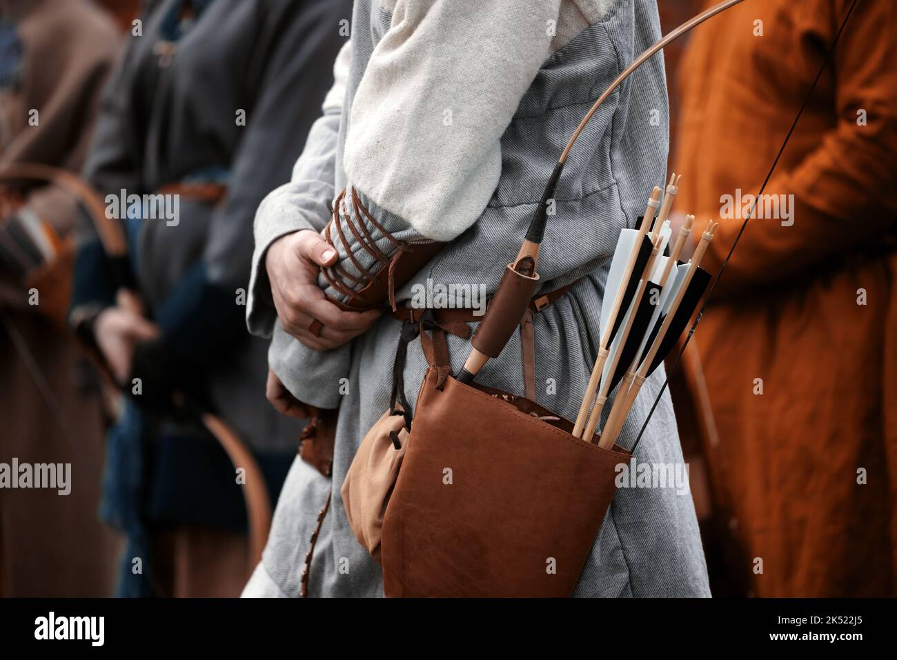 Holzpfeile für den Bogen. Handgefertigte Pfeile im mittelalterlichen