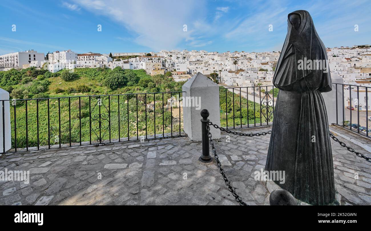Statue von La Cobijada im andalusischen weißen andalusischen Dorf Vejer de la Frontera Stockfoto Statue von La Cobijada im andalusischen weißen andalusischen Dorf Vejer de la Frontera Stockfoto