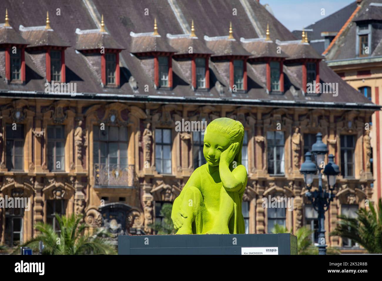 Frankreich, Nord, Lille, Saison 6. von Lille 3000 mit dem Titel Utopia, Faidherbe Street, The Moss People des finnischen Künstlers Kim Simonsson Stockfoto