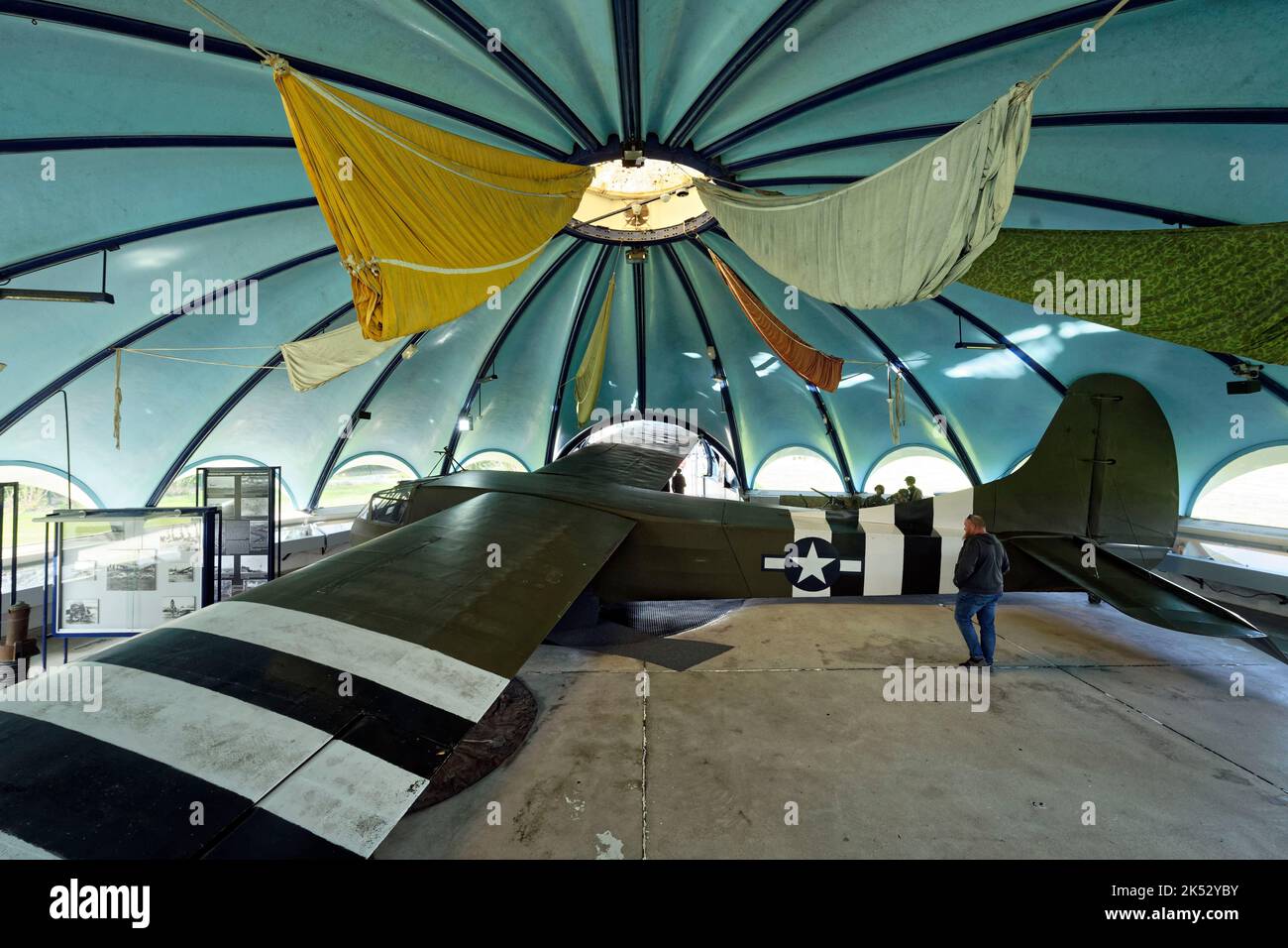 Frankreich, Manche, Cotentin, Sainte Mere Eglise, das Airborne Museum, WACO CG-4 ein Segelflugzeug Invasion in der Normandie am D-Day (6. Juni 1944) Stockfoto