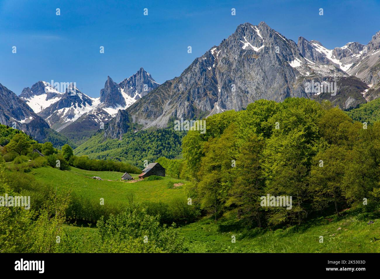 Frankreich, Pyrenäen-Atlantiques, Lescun cirque, die Aiguilles d'Ansabère-Gipfel Stockfoto