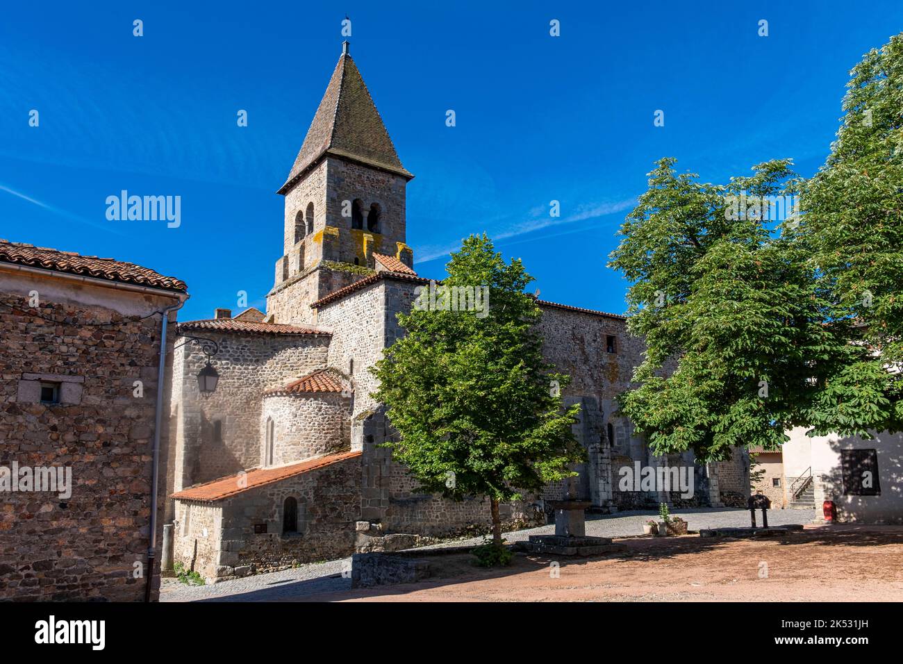 Frankreich, Loire, Pommiers en Forez in der Forez-Ebene, St. Pierre und St. Paul Kirche des Priorats von Pommiers im 9.. Jahrhundert gegründet Stockfoto