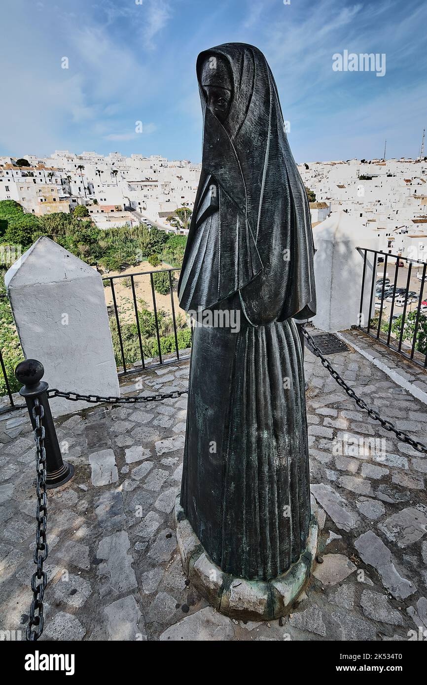 Statue von La Cobijada im andalusischen weißen andalusischen Dorf Vejer de la Frontera Stockfoto Statue von La Cobijada im andalusischen weißen andalusischen Dorf Vejer de la Frontera Stockfoto