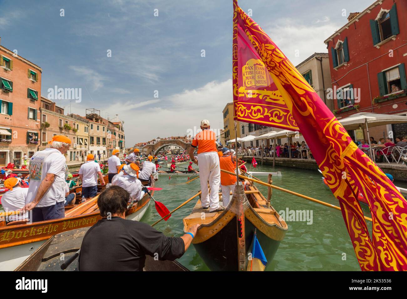 Italien, Venedig, die von der UNESCO zum Weltkulturerbe erklärt wurde, La Vogalonga ist eine 32 km lange Ruderregatta, bei der rund 1.800 Boote und 8.000 Ruderer teilnehmen Stockfoto