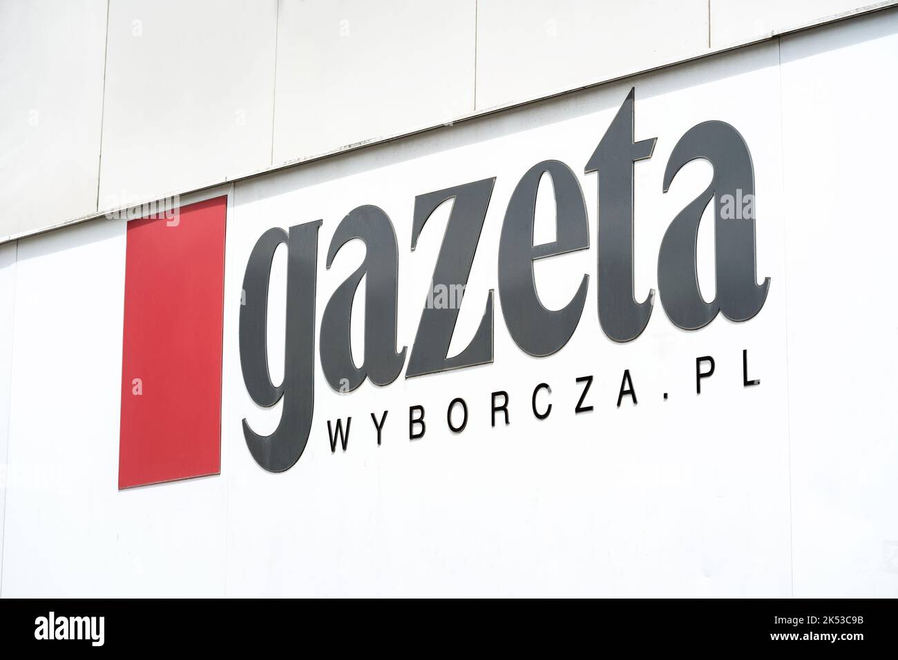 Breslau, Polen, Gazeta Wyborcza Polnische Tageszeitung Logo Symbol Detail, Nahaufnahme, niemand, keine Menschen, Hauptquartier Gebäude äußere Detail, Logotyp Stockfoto