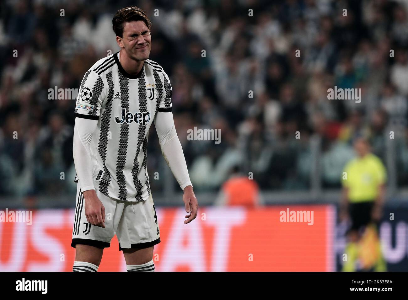 Turin, Italien. 05. Oktober 2022. Dusan Vlahovic vom FC Juventus reagiert während des Champions League-Fußballspiels der Gruppe H zwischen dem FC Juventus und Maccabi Haifa im Juventus-Stadion in Turin (Italien) am 5.. Oktober 2022. Foto Federico Tardito/Insidefoto Kredit: Insidefoto di andrea staccioli/Alamy Live News Stockfoto