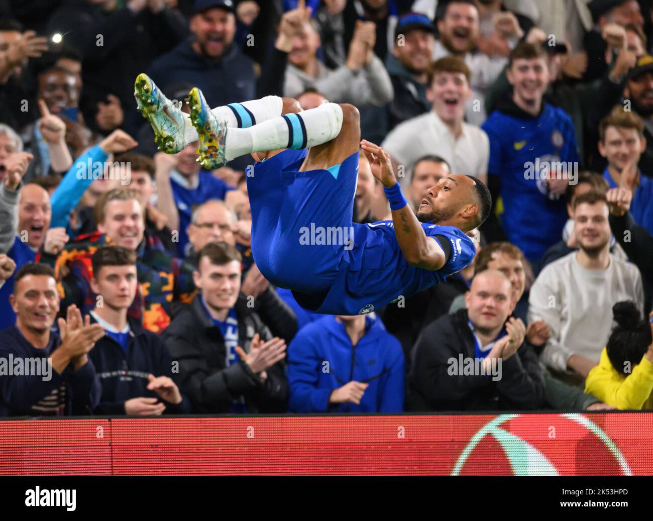 05. Oktober 2022 - Chelsea gegen AC Mailand - UEFA Champions League - Gruppe E - Stamford Bridge Pierre-Emerick Aubameyang von Chelsea feiert sein Tor während des UEFA Champions League-Spiel der Gruppe E in Stamford Bridge, London. Picture : Mark Pain / Alamy Live News Stockfoto