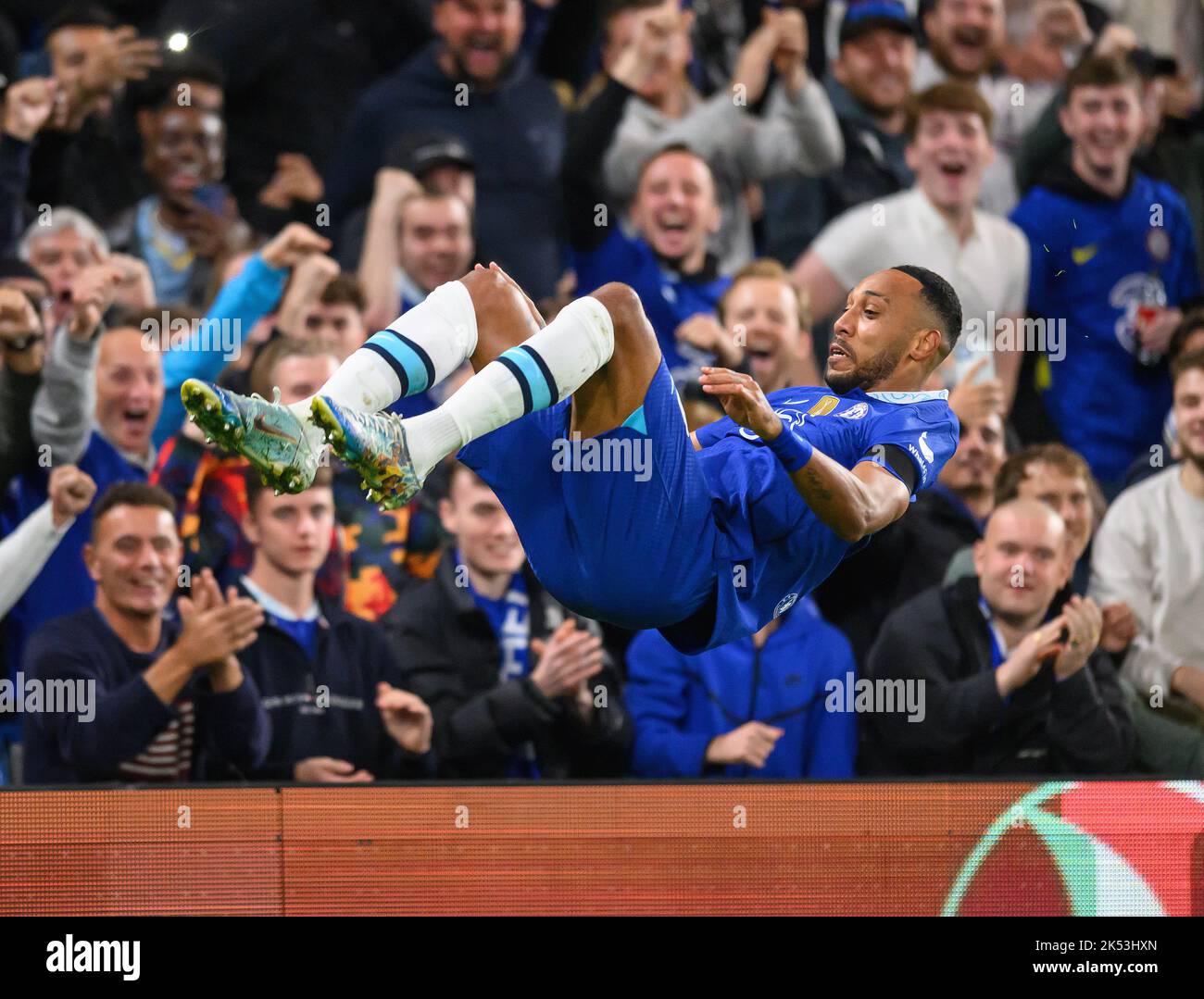 05. Oktober 2022 - Chelsea gegen AC Mailand - UEFA Champions League - Gruppe E - Stamford Bridge Pierre-Emerick Aubameyang von Chelsea feiert sein Tor während des UEFA Champions League-Spiel der Gruppe E in Stamford Bridge, London. Picture : Mark Pain / Alamy Live News Stockfoto