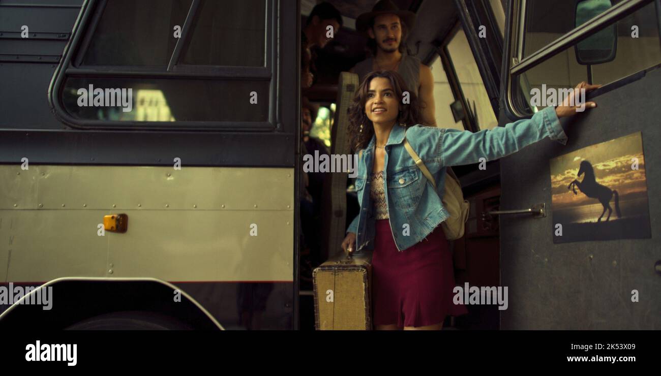 ONLY FOR LOVE, alias SO SE FOR POR AMOR, von oben: Filipe Braganca, Lucy Alves, (Season 1, ep. 101, ausgestrahlt am 21. September 2022). Foto: Vans Bumbeers / ©Netflix / Courtesy Everett Collection Stockfoto
