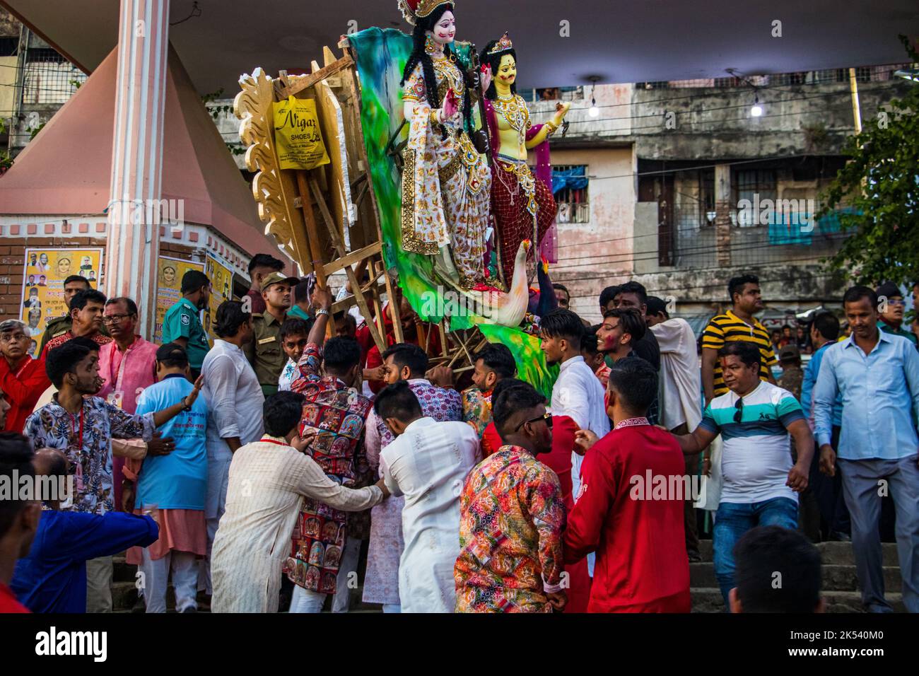 Durga Puja Traditionelles Ritualfestival in Bangladesch 2022. Die fünftägige Durga Puja, das größte religiöse Fest der bengalischsprachigen Anhänger Stockfoto