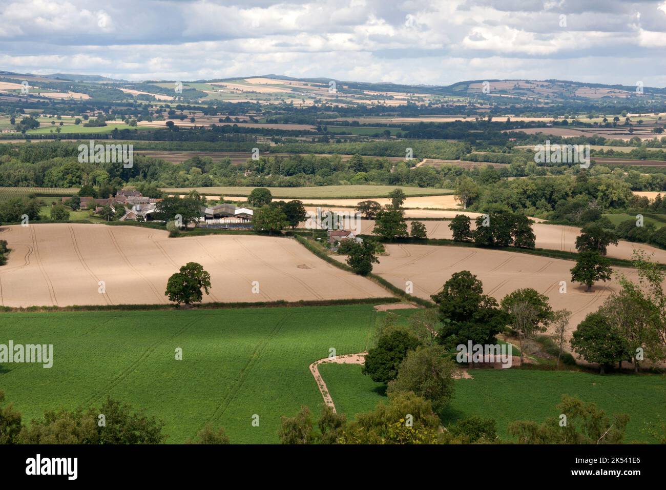 Blick über die Landschaft auf die Shropshire Hills von Killhorse Lane, Ludlow, Shropshire Stockfoto