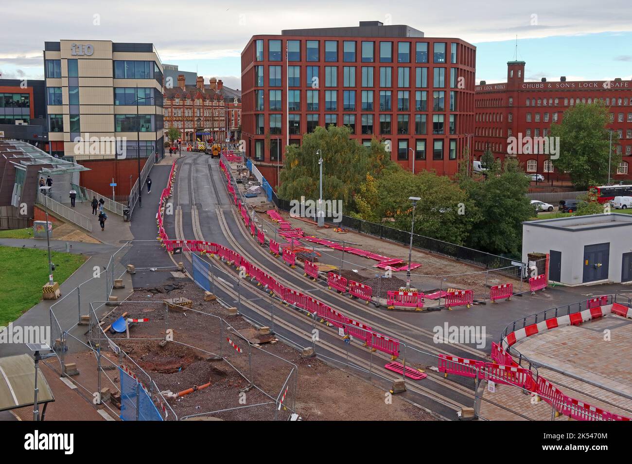 Die neue U-Bahn-Straßenbahnlinie wird am Bahnhof Wolverhampton, West Midlands, England, UK, WV1 1LE gebaut Stockfoto