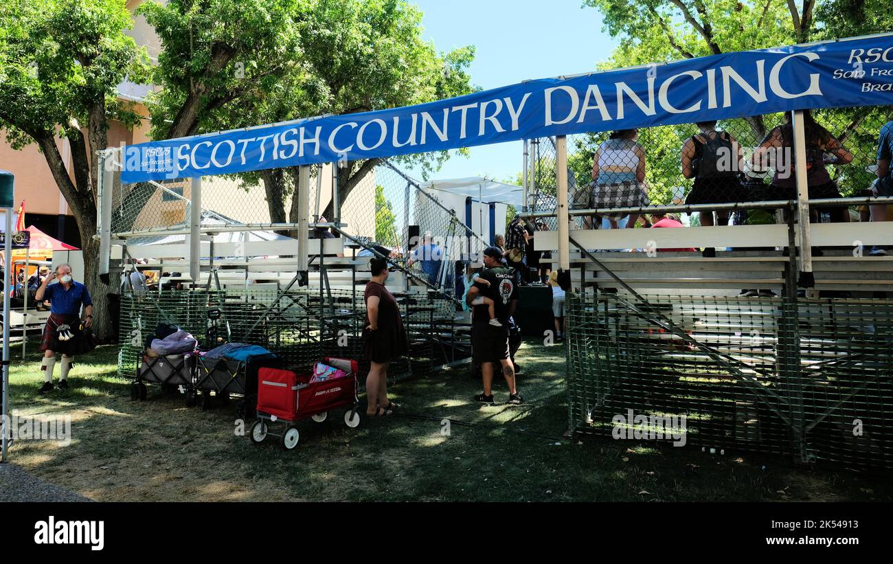 Royal Scottish Country Dance Society Bühne beim Scottish Highland Gathering and Games 156.; Alameda County, Kalifornien; September 2022. Stockfoto