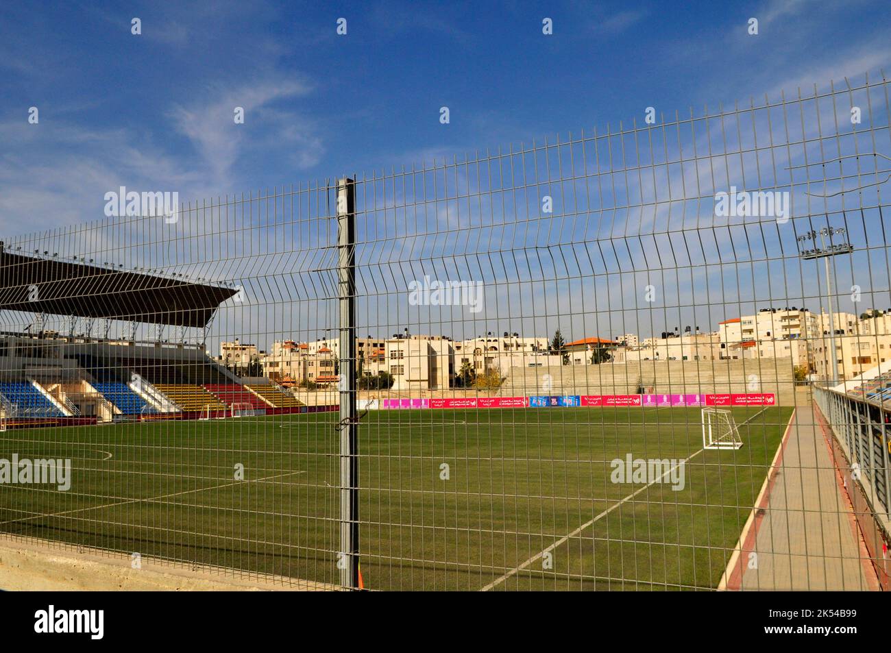 Faisal Al-Husseini-Stadion in Al RAM, Westjordanland, Palästina. Stockfoto