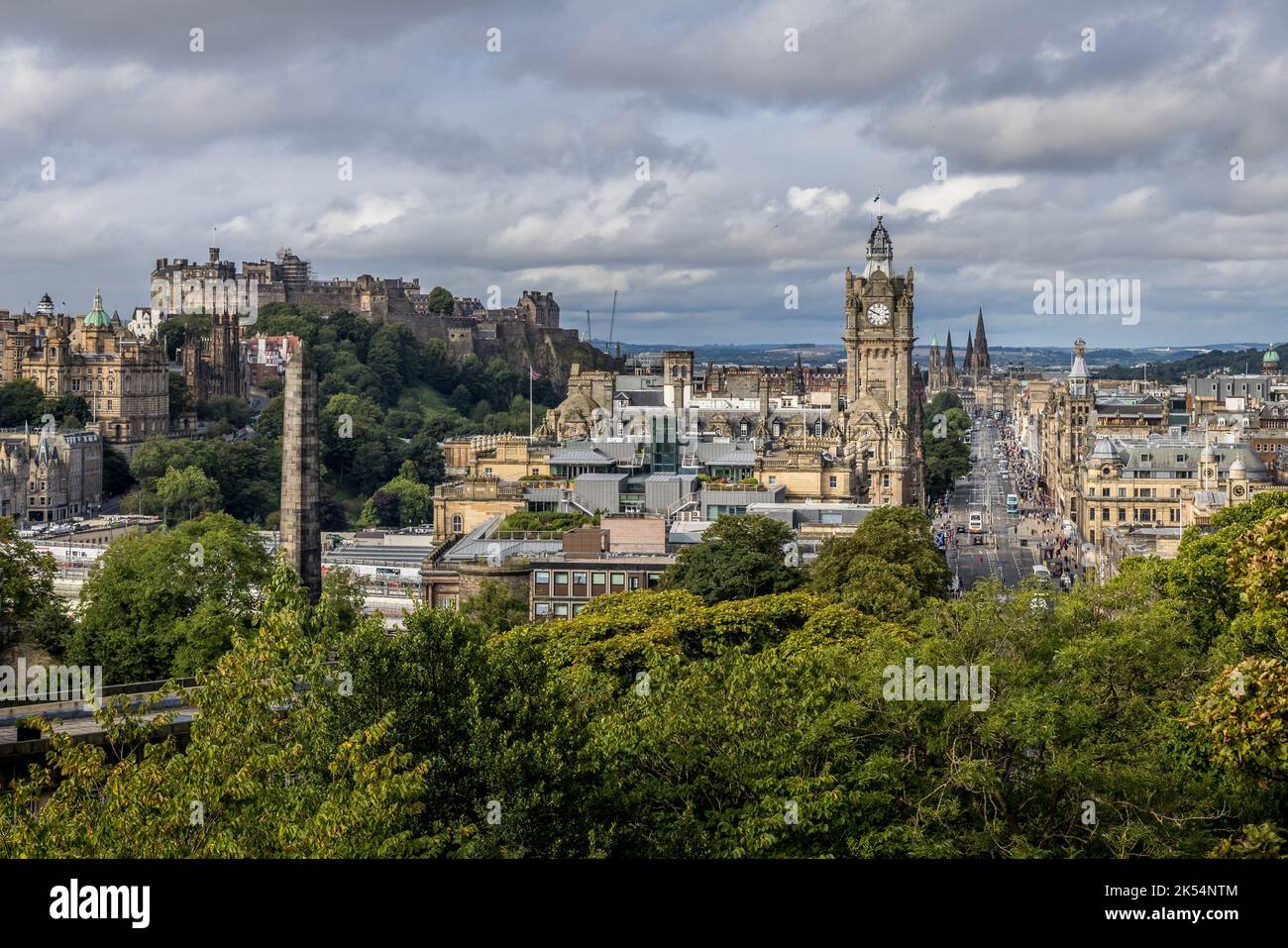 Edinburgh mit Edinburgh Castle im Hintergrund Stockfoto
