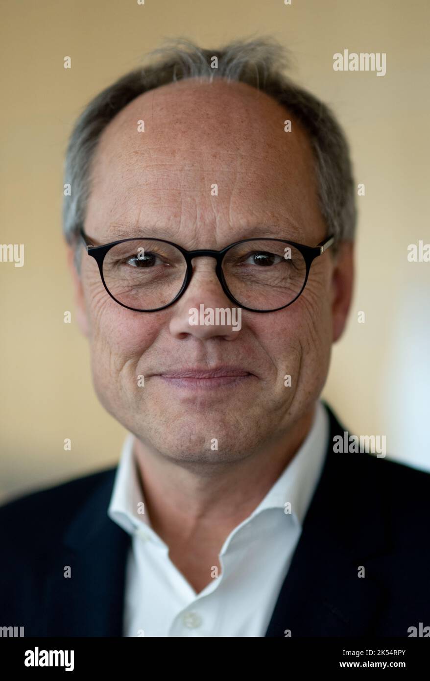 Leipzig, Deutschland. 05. Oktober 2022. Kai Gniffke, Generaldirektor des SWR, nimmt an der Europäischen Public Value Conference in Leipzig Teil. Das Gemeinwohl und die Vielfalt der Medien sind eines der Themen der zweitägigen Konferenz. Quelle: Hendrik Schmidt/dpa/Alamy Live News Stockfoto