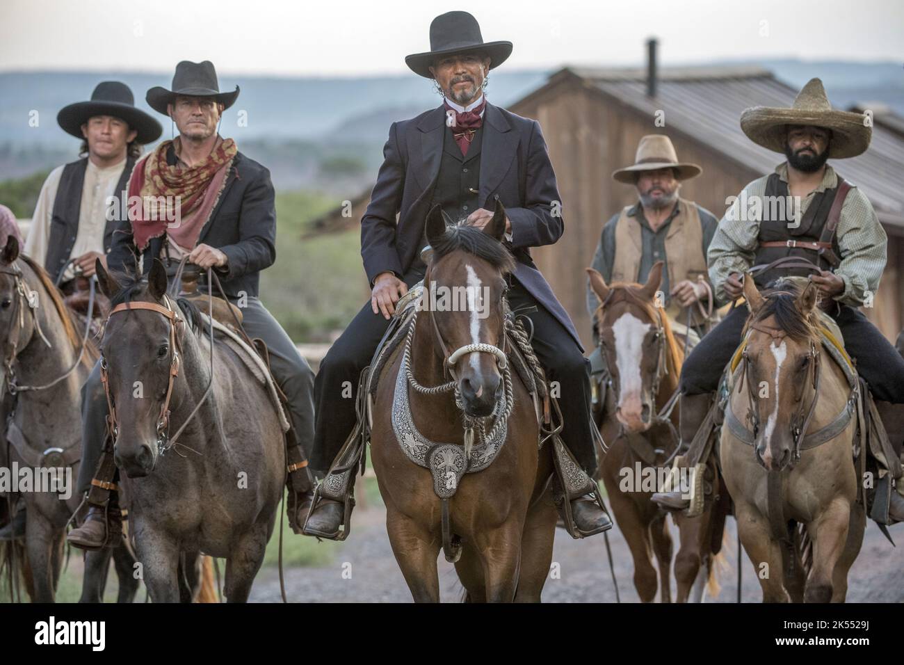 BENJAMIN BRATT in DEAD FOR A DOLLAR (2022), Regie WALTER HILL. Bild: Chaos / A Film Company / Album Stockfoto