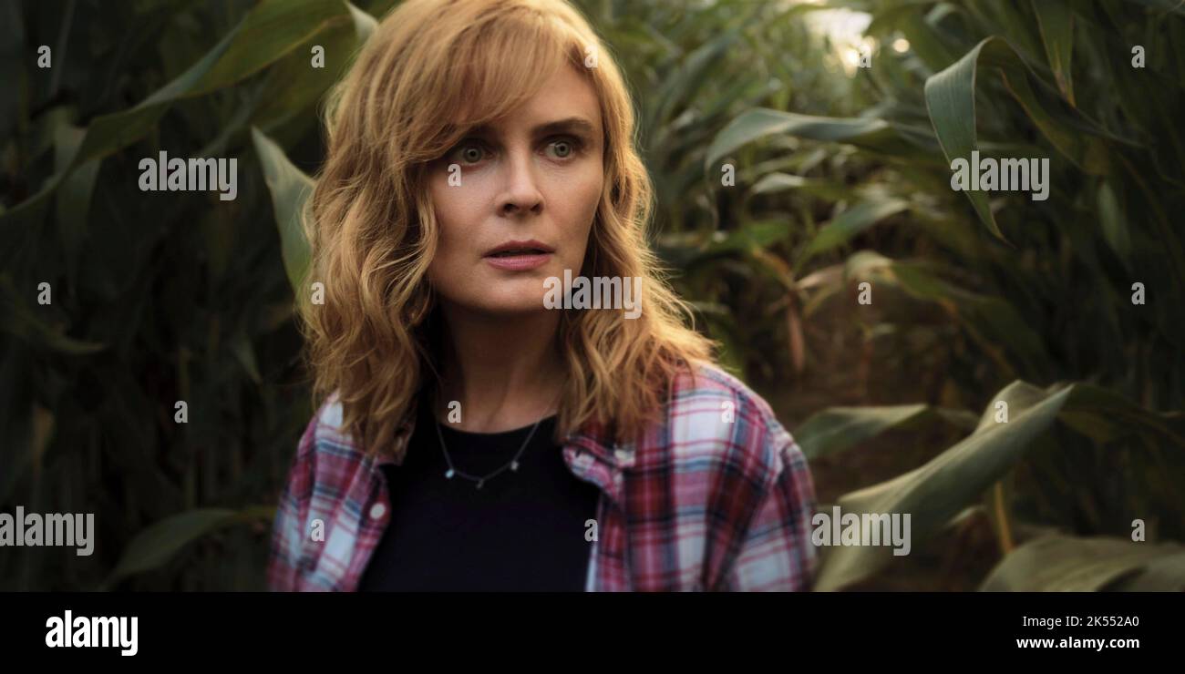 EMILY DESCHANEL in DEVIL IN OHIO (2022), Regie: LESLIE HOPE und JOHN FAWCETT. Kredit: Haven Entertainment / Netflix / Album Stockfoto