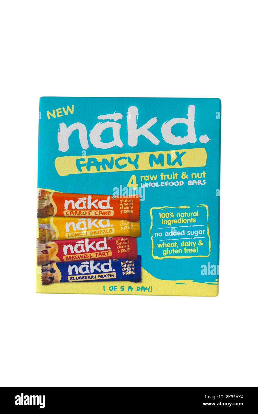 Box mit Nakd Fancy Mix 4 Roh-Obst- und Nussholzes-Riegel isoliert auf weißem Hintergrund Stockfoto