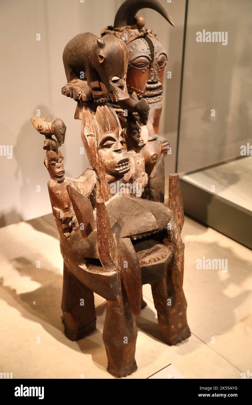Hölzerne Schreinfigur (ivri) von Urhobo People, Nigeria, ausgestellt im British Museum, London, Großbritannien Stockfoto