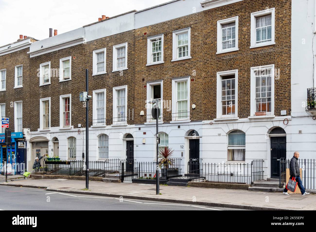 Eine georgianische Terrasse in Camden Town, London, Großbritannien Stockfoto
