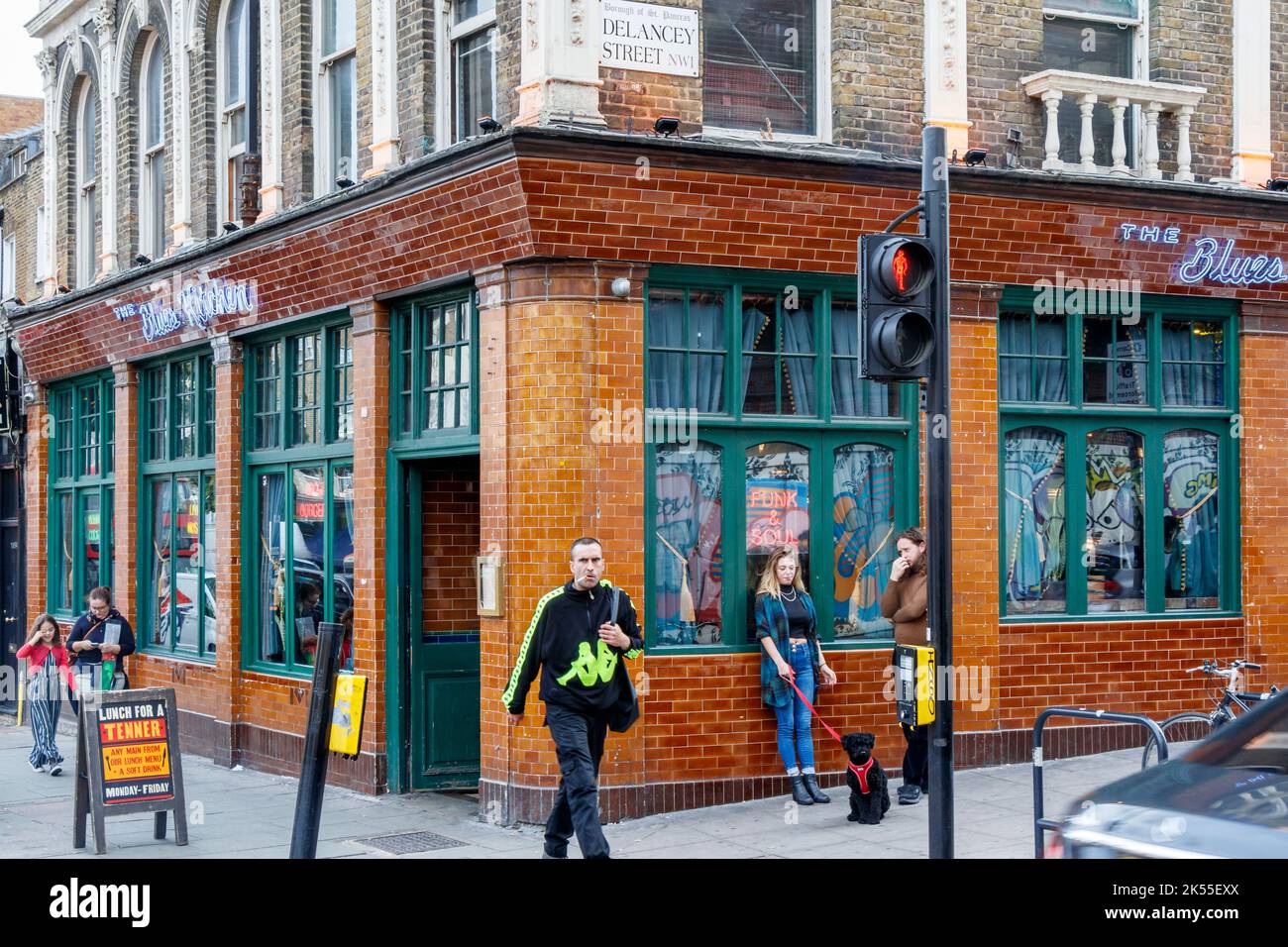 Eine Filiale von Blues Kitchen, eine Bar, ein Restaurant und eine Live-Musik-Location in Camden Town, London, Großbritannien Stockfoto