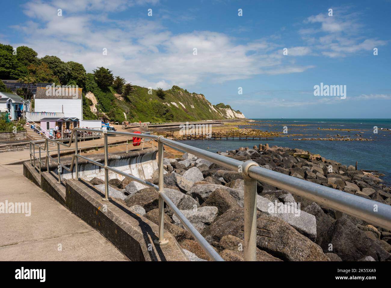 Seeverteidigung entlang der Küste, Ventnor, Isle of Wight, Großbritannien Stockfoto