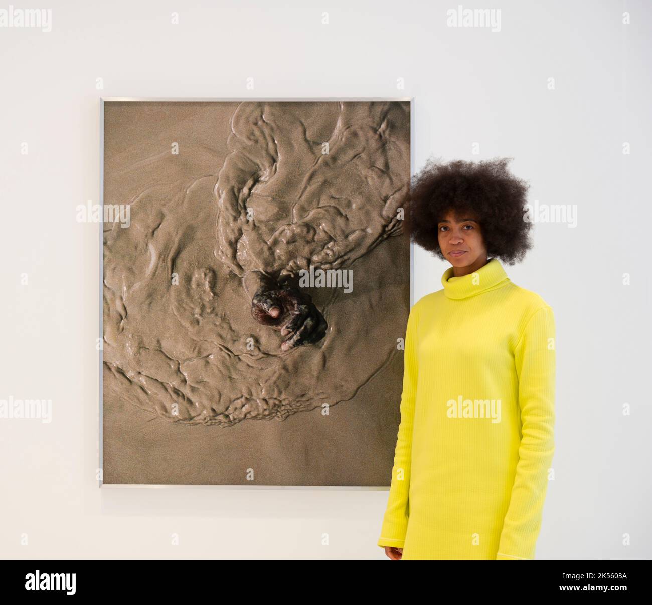 Gagosian, London. VEREINIGTES KÖNIGREICH. 6. Oktober 2022. Chrysalis ist eine Ausstellung neuer Fotografien von Tyler Mitchell, die sich in „Chrysalis“, seiner ersten Einzelausstellung im Londoner Gagosian, mit Themen der schwarzen Geschichte und der südlichen Identität beschäftigen. Bild: Entrückung, 2022. Quelle: Malcolm Park/Alamy Live News. Stockfoto