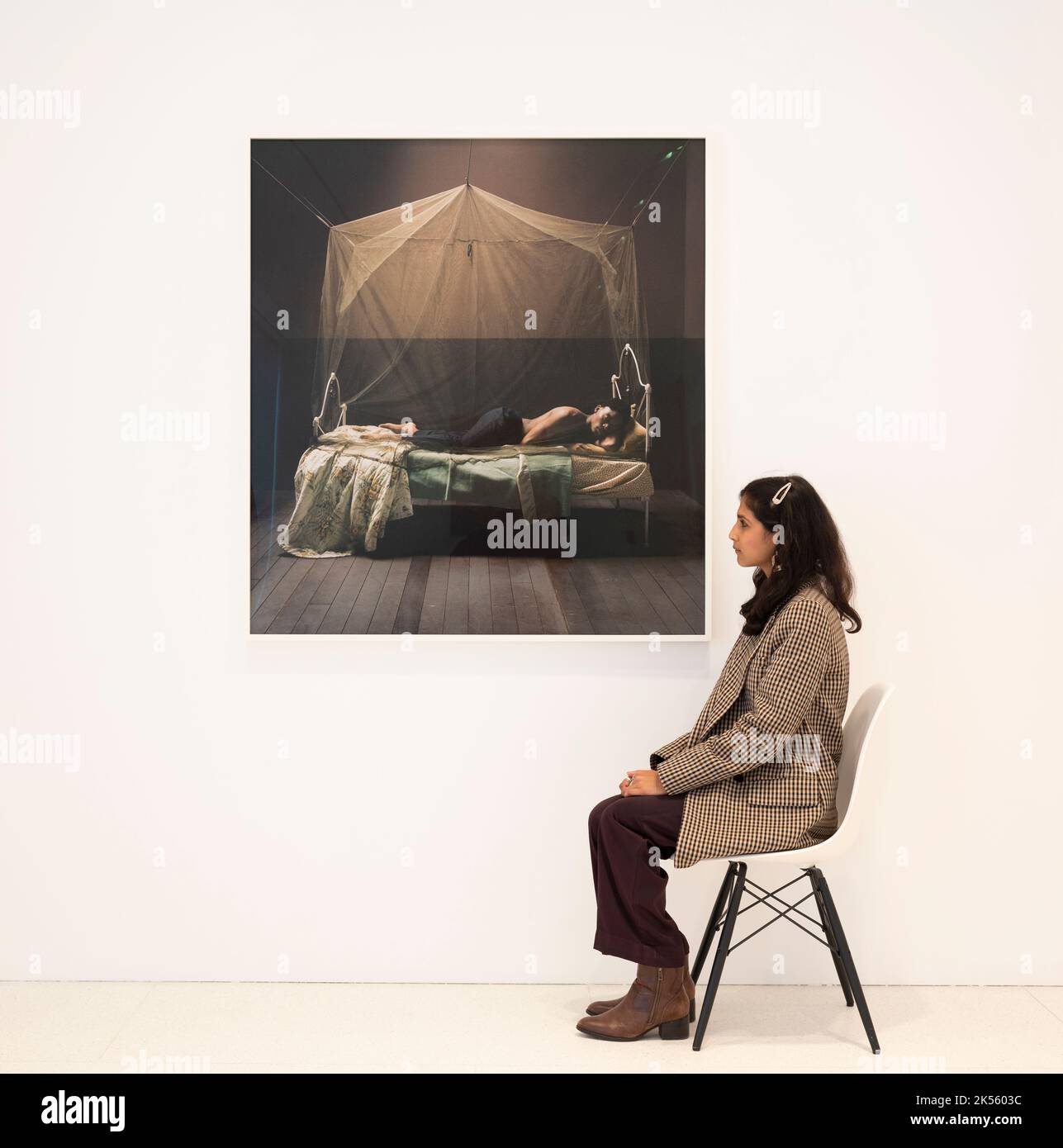 Gagosian, London. VEREINIGTES KÖNIGREICH. 6. Oktober 2022. Chrysalis ist eine Ausstellung neuer Fotografien von Tyler Mitchell, die sich in „Chrysalis“, seiner ersten Einzelausstellung im Londoner Gagosian, mit Themen der schwarzen Geschichte und der südlichen Identität beschäftigen. Bild: Chrysalis, 2022. Quelle: Malcolm Park/Alamy Live News. Stockfoto