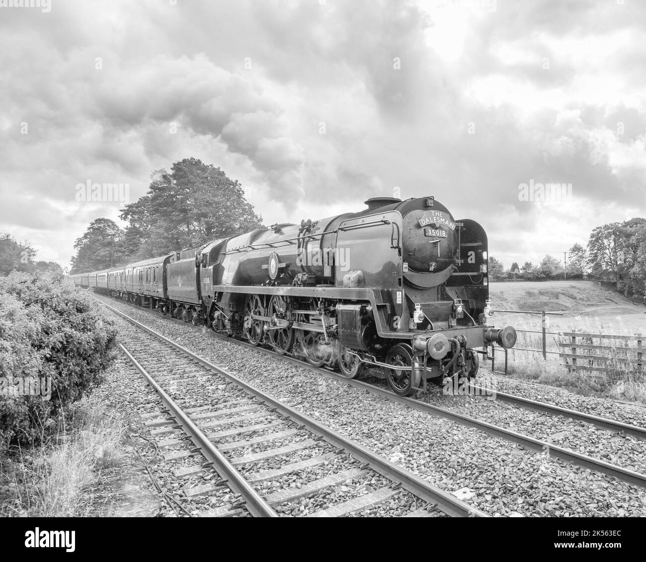 British India Line, erhaltene Dampflokomotive, fährt auf der Linie Settle & Carlisle am 6.. Oktober 2022 durch Long Preston (York nach Carlisle). Stockfoto