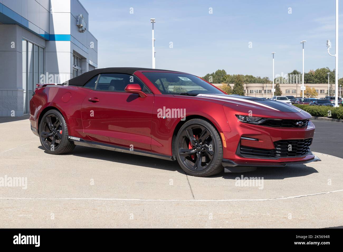 Indianapolis - Circa Oktober 2022: Chevrolet Camaro Indianapolis 500 Offizielles Fahrzeug. Chevy stellt das Pace Car und die offiziellen Fahrzeuge für den Indy zur Verfügung Stockfoto