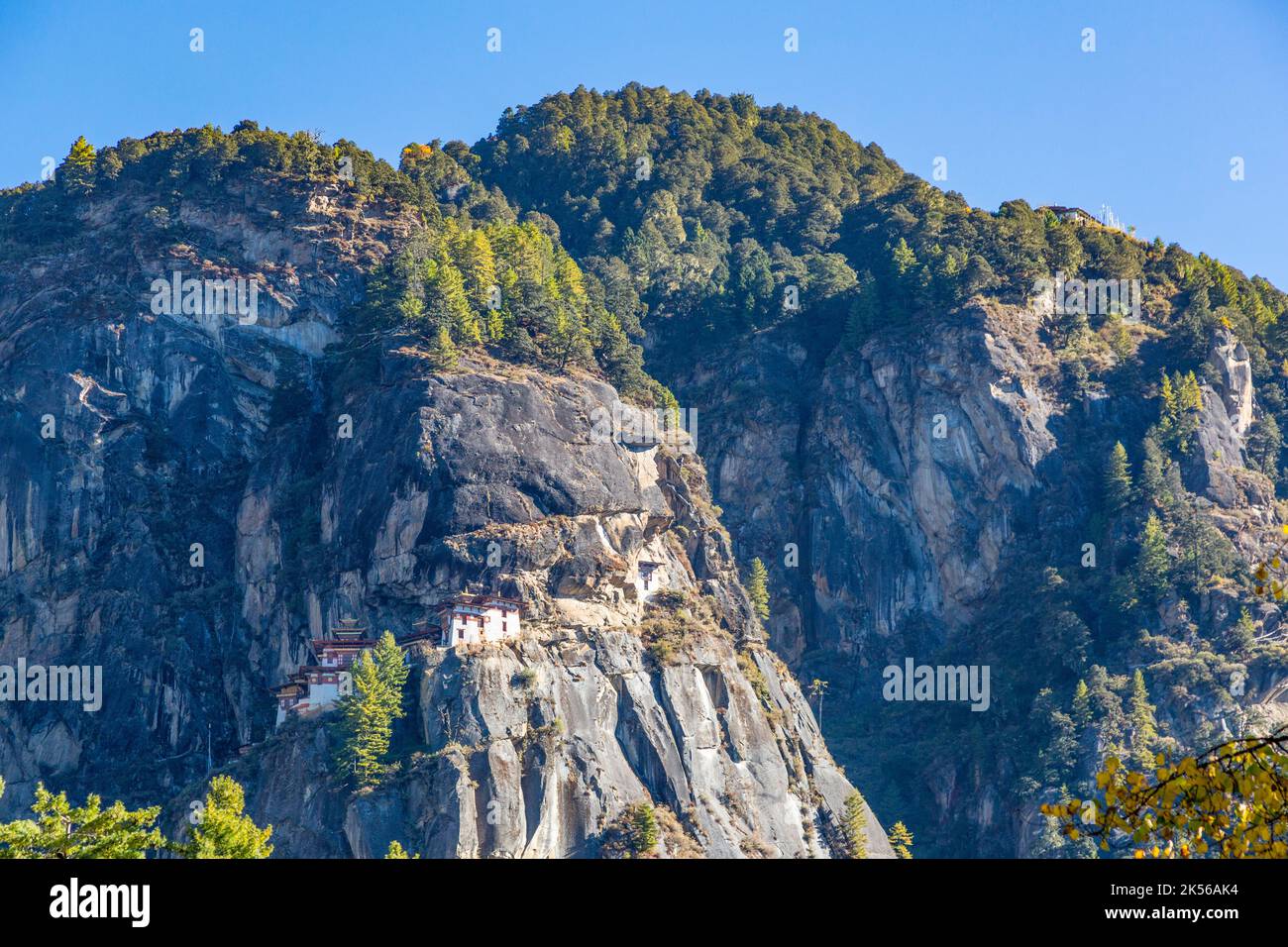 Paro, Bhutan. Der Tiger Nest Kloster aus der Trail, eine Stunde entfernt. Stockfoto
