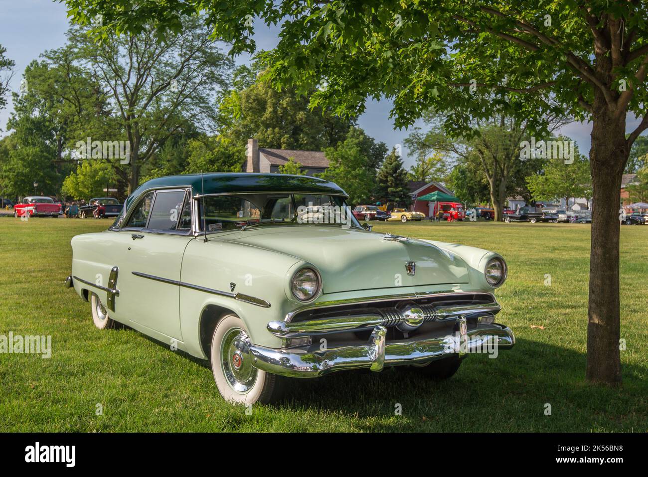 DEARBORN, MI/USA 17. JUNI 2017 Ein Ford Crestline VictoriaAuto aus
