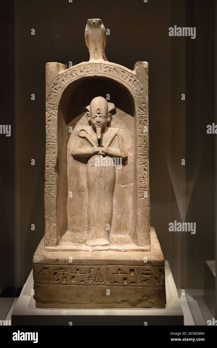 Steinskulptur oder Miniaturkapelle von Ossis, altägyptischer Gott des Jenseits. C13-11c v. Chr. Altes Ägypten Stockfoto