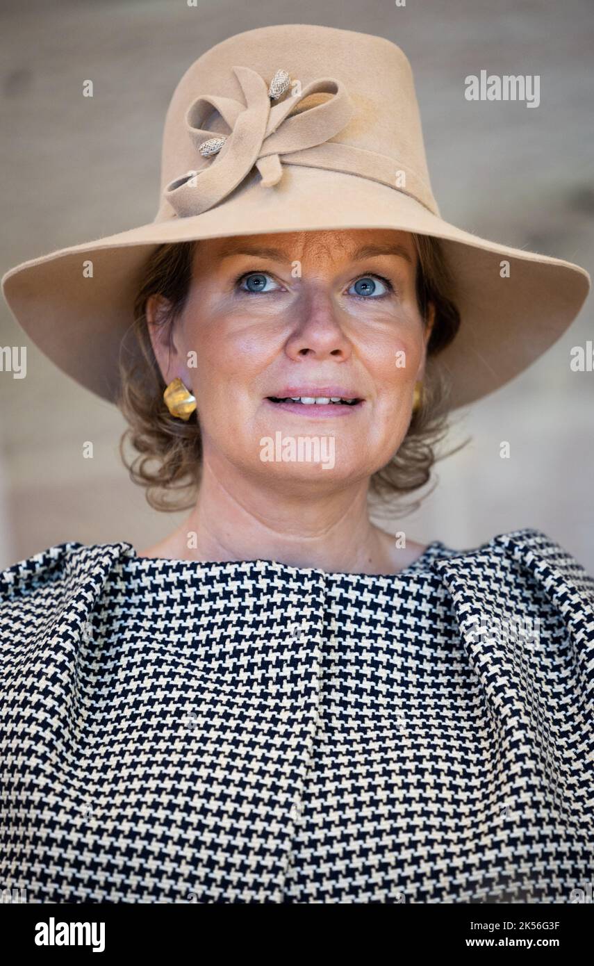 Königin Mathilde von Belgien, abgebildet bei einem Besuch der Festung Ehrenbreitstein in Koblenz, Teil eines offiziellen Besuchs des belgischen Königspaares in der Bundesrepublik Deutschland und Rheinland-Pfalz, Donnerstag, 06. Oktober 2022. BELGA FOTO BENOIT DOPPAGNE Stockfoto