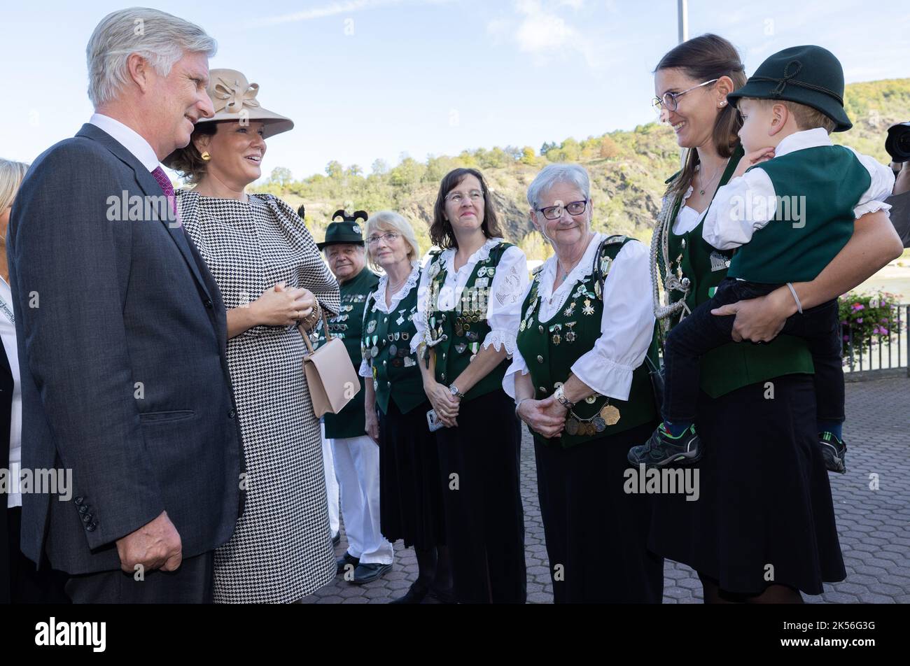 König Philippe - Filip von Belgien und Königin Mathilde von Belgien im Bild nach einer Kreuzfahrt auf dem Rhein von Sankt Goar nach Boppard, Teil eines offiziellen Besuchs des belgischen Königspaares in der Bundesrepublik Deutschland und Rheinland-Pfalz, Donnerstag, 06. Oktober 2022. BELGA FOTO BENOIT DOPPAGNE Stockfoto