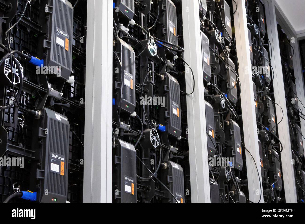 Moskau, Russland - 30. Januar 2019: CSTB TELECOM MEDIA 2019 Exhibition. Rückseite des LED-Bildschirms Stockfoto