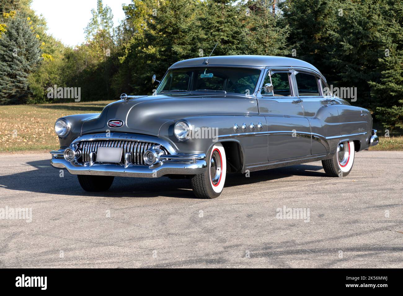 1951 Buick Roadmaster 72R auf dem Bürgersteig. Stockfoto