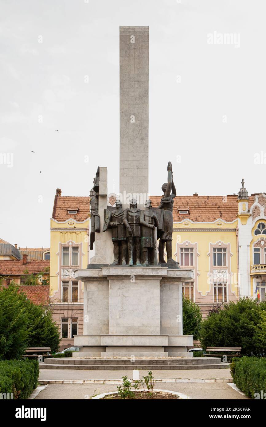 CLUJ-NAPOCA, SIEBENBÜRGEN, RUMÄNIEN - 21. AUGUST 2018: Denkmal „Ruhm des rumänischen Soldaten“ am 21. August 2018 in Cluj-Napoca. Stockfoto