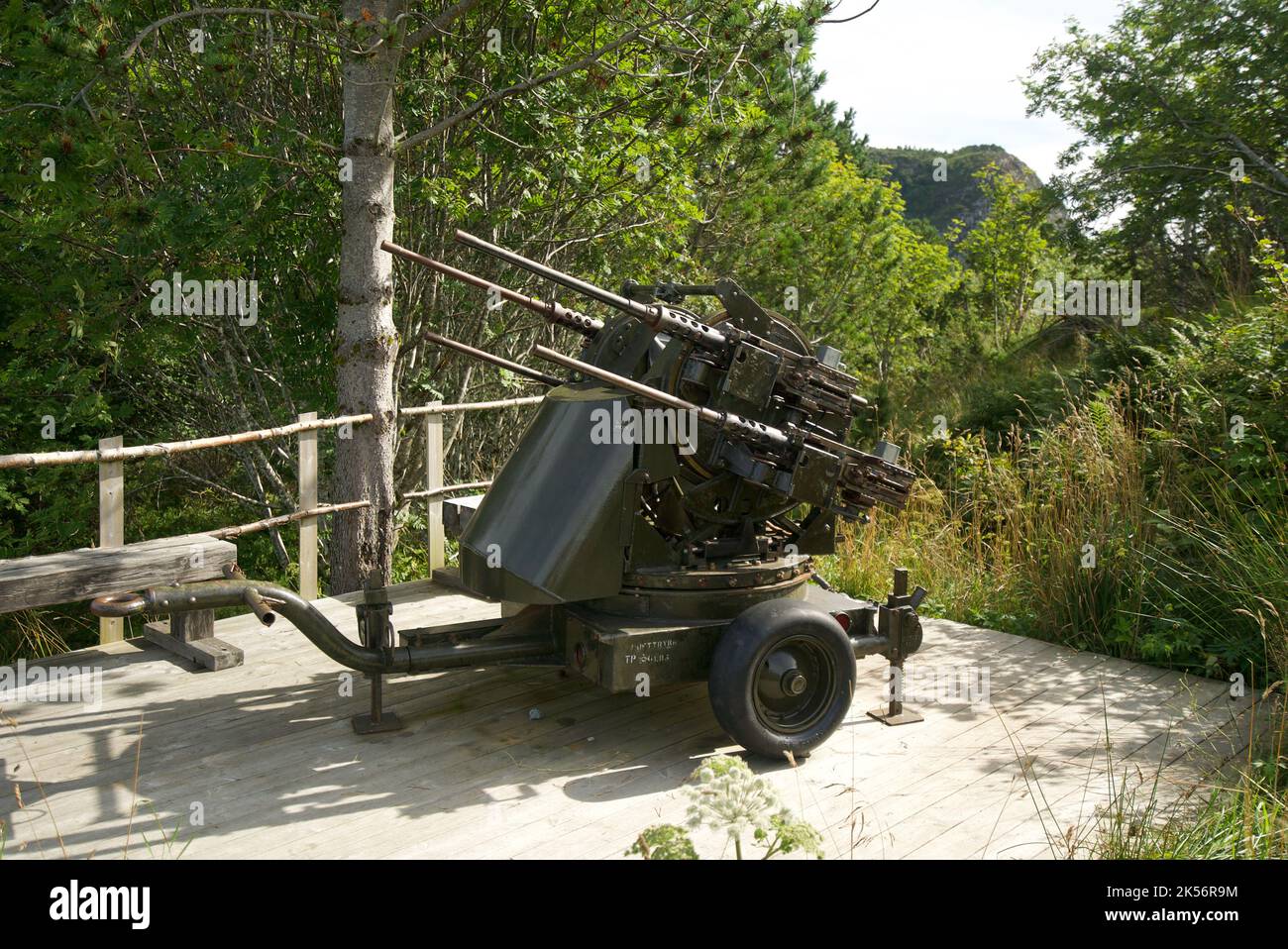 M45 Quadmount AA Gun (Flak Artillerie in Tueneset Costal Fort, Norwegen, gebaut von Deutschen während des Zweiten Weltkriegs) Stockfoto