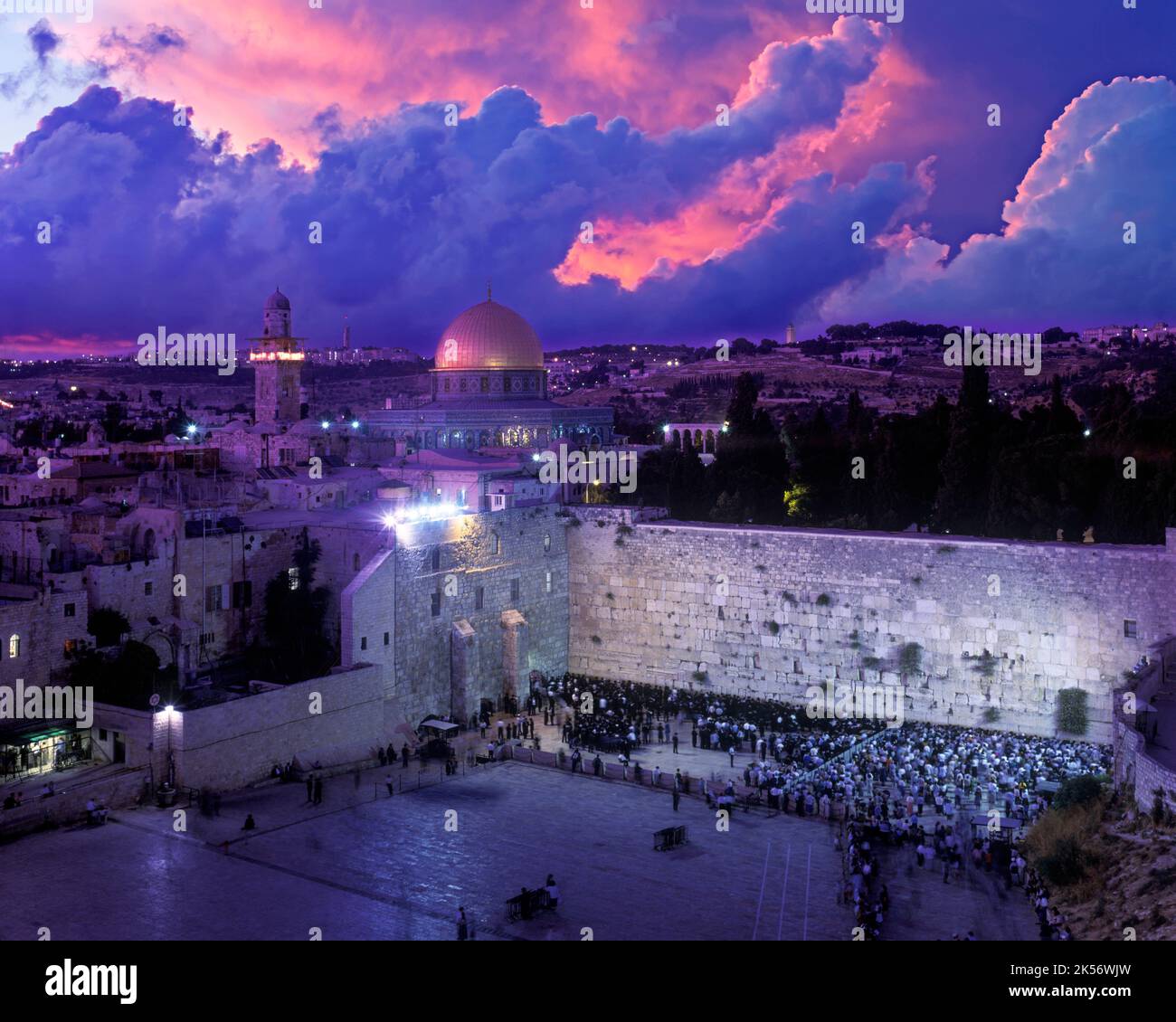 JUDEN BETEN WESTLICHE JAMMERN WAND OMAR MOSCHEE JERUSALEM ISRAEL Stockfoto