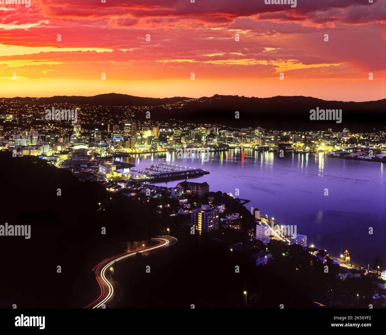 LAMBTON HARBOUR WELLINGTON SKYLINE NORDINSEL NEUSEELAND Stockfoto