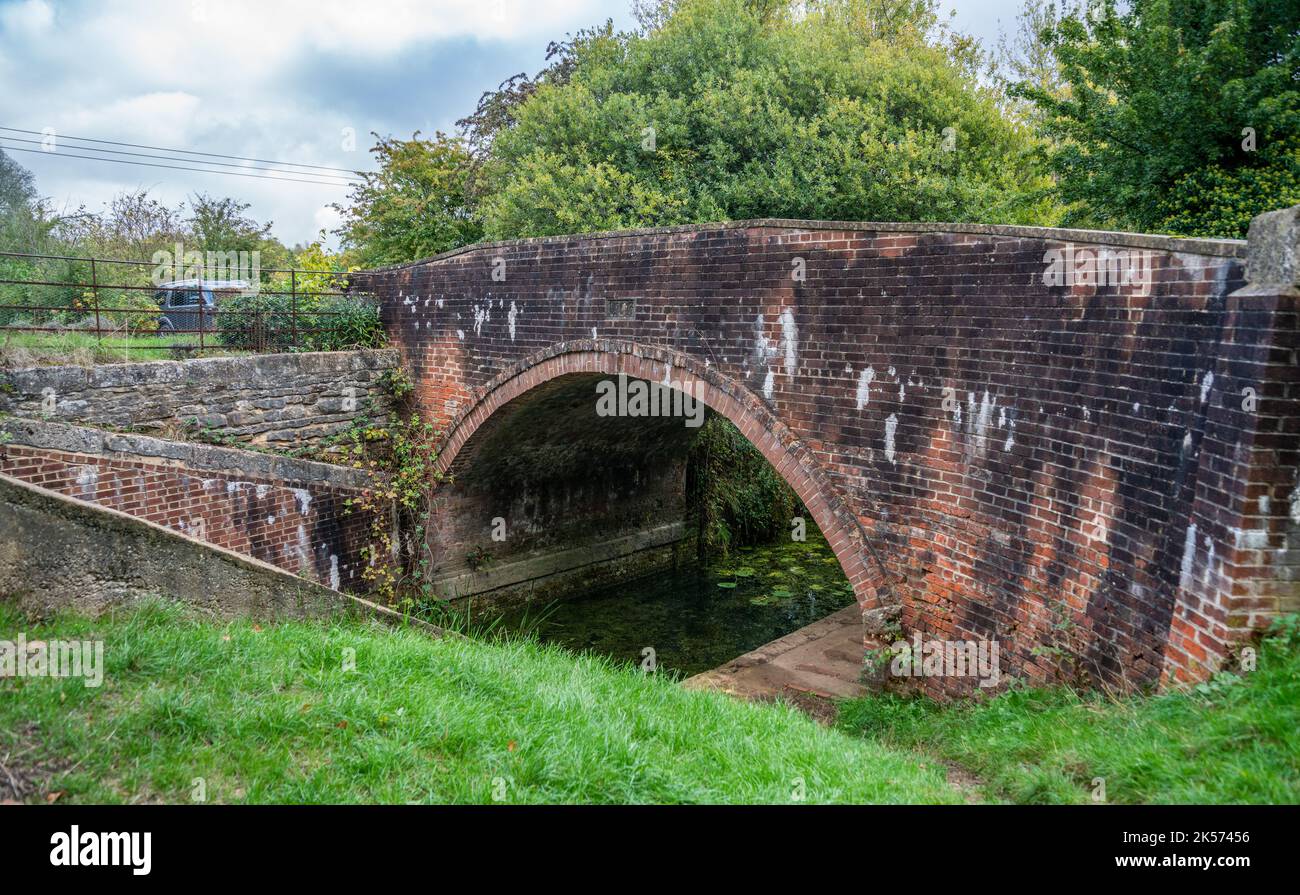 Wildmoorway Lower Lock Bridge am Severn - Thames Canal, Cerney Wick, England Vereinigtes Königreich Stockfoto