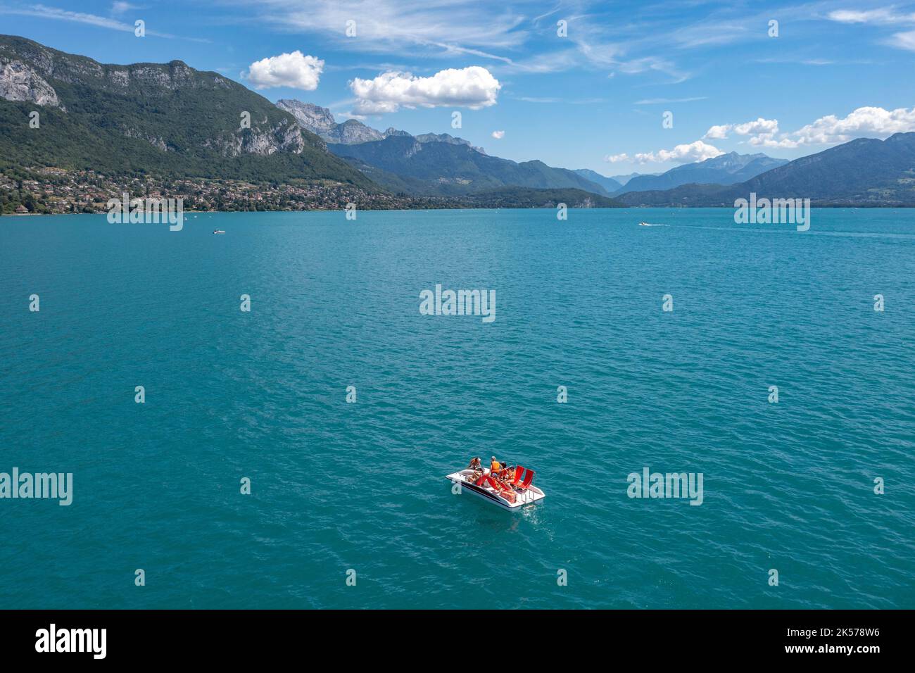 Frankreich, Haute-Savoie (74), Annecy, Familien-Tretboot auf dem See, Stockfoto