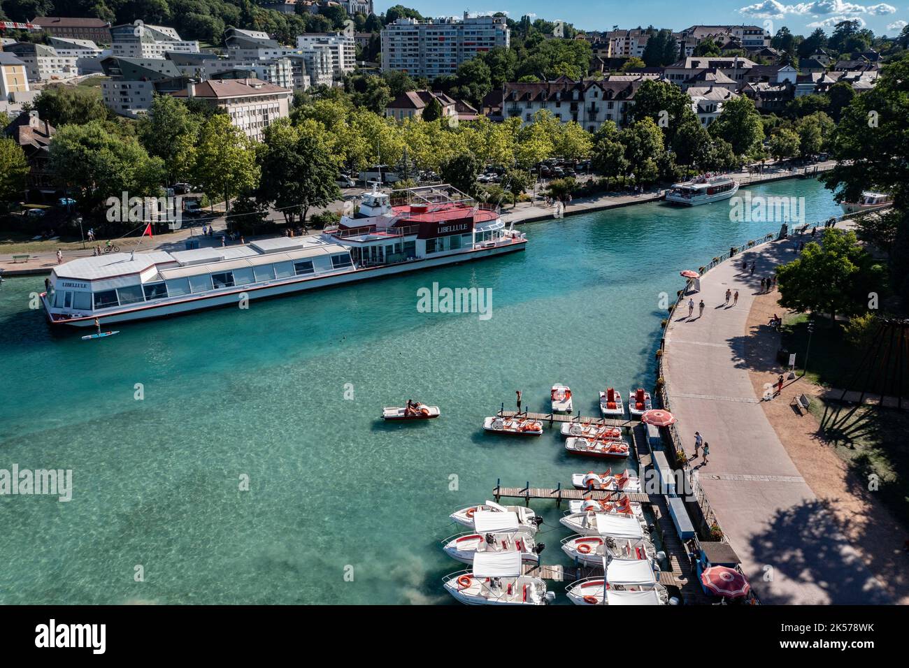 Frankreich, Haute-Savoie (74), Annecy, (Luftaufnahme) die Ile aux Cygnes und der Eingang des legendären Bootes 'Libellule' im Thiou-Kanal Stockfoto