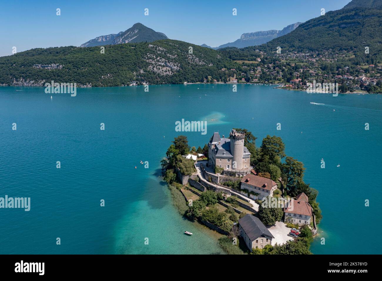 Frankreich, Haute-Savoie (74), Annecy, Duing, Schloss Duingt (Luftaufnahme) Stockfoto
