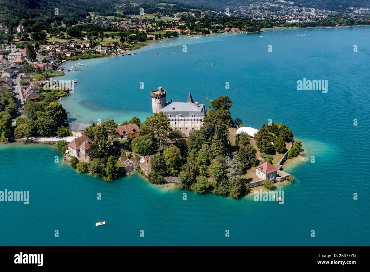 Frankreich, Haute-Savoie (74), Annecy, Duing, Schloss Duingt (Luftaufnahme) Stockfoto