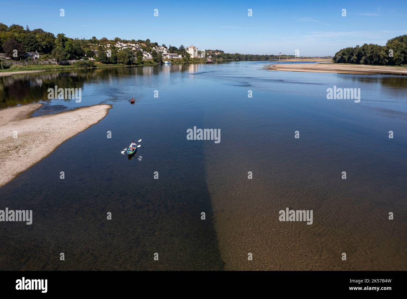 Frankreich, Maine-et-Loire, Loire-Tal, UNESCO-Weltkulturerbe, Ankunft in Saumur mit dem Kajak, (Luftaufnahme) Stockfoto